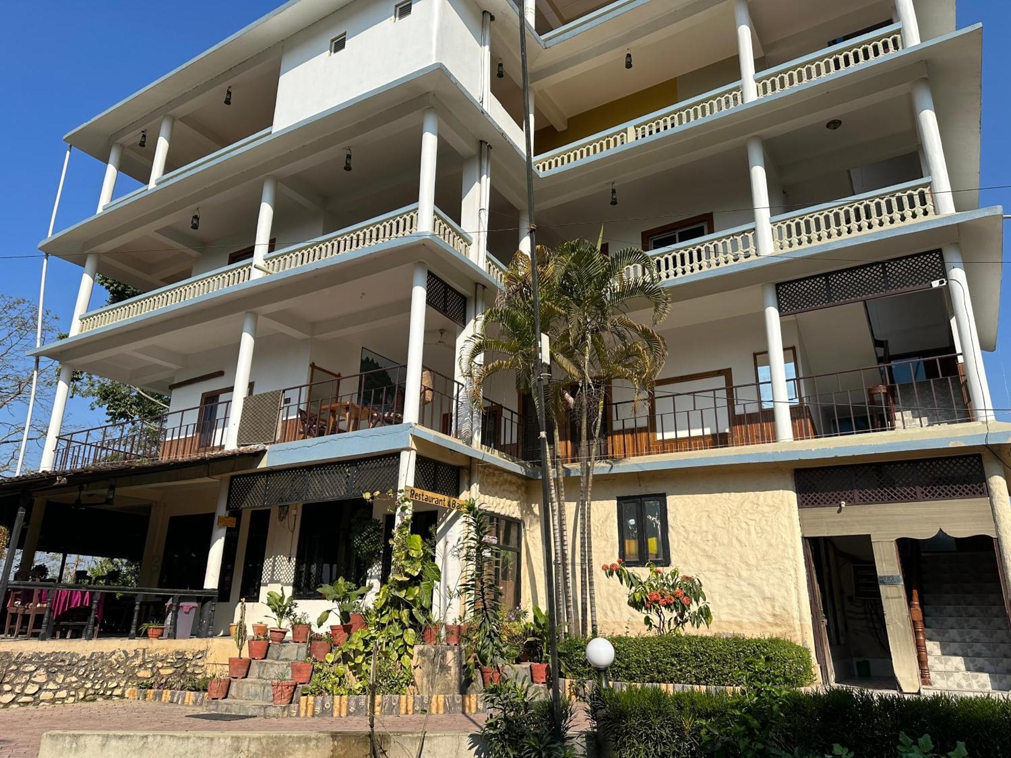 Hotel Riverside With Swimming Pool Sauraha Exterior photo