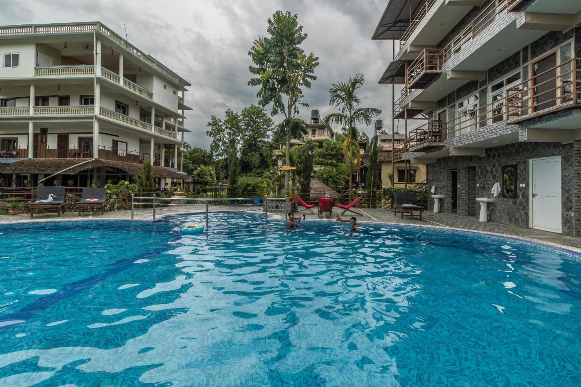 Hotel Riverside With Swimming Pool Sauraha Exterior photo