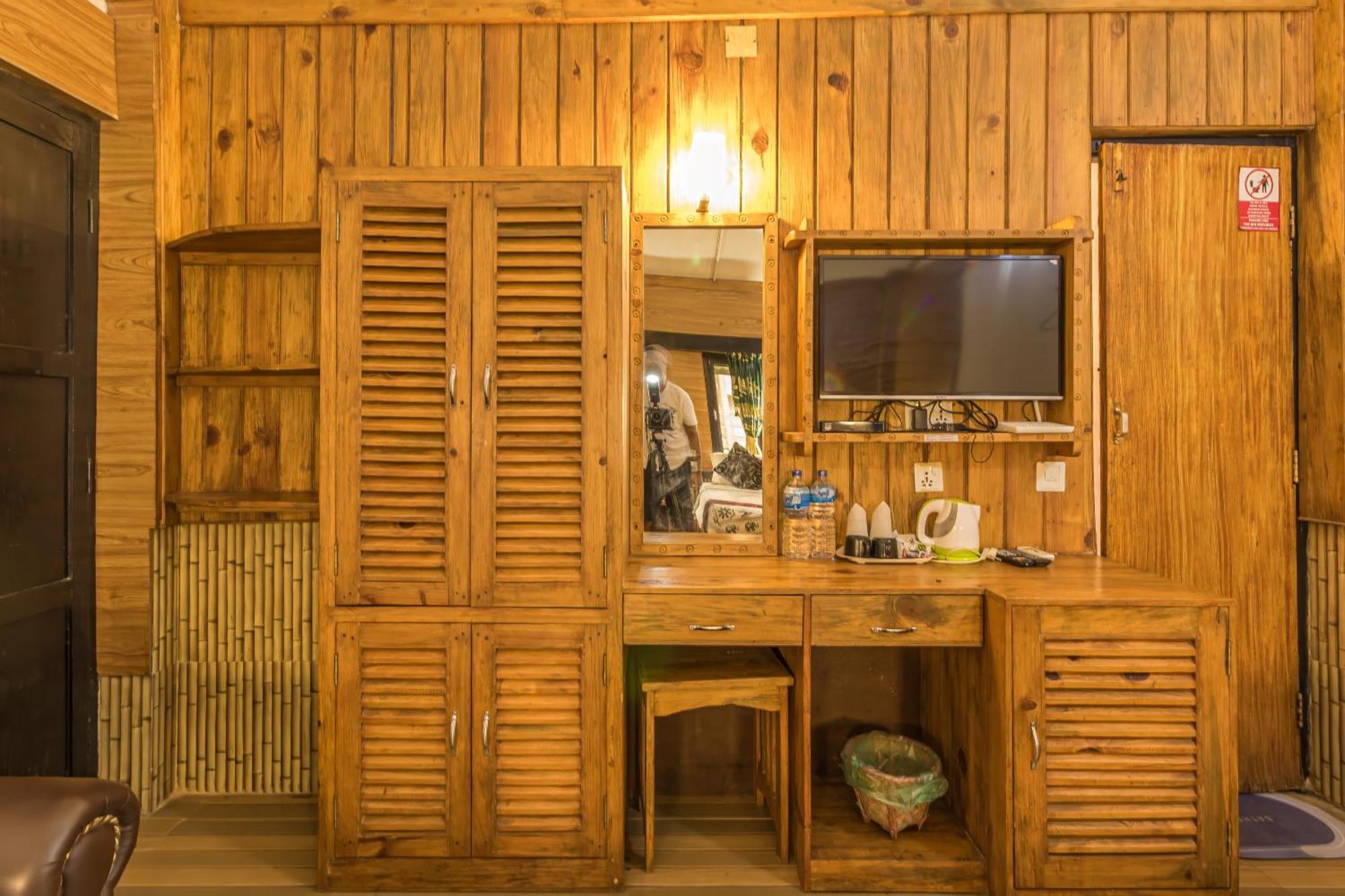 Hotel Riverside With Swimming Pool Sauraha Exterior photo
