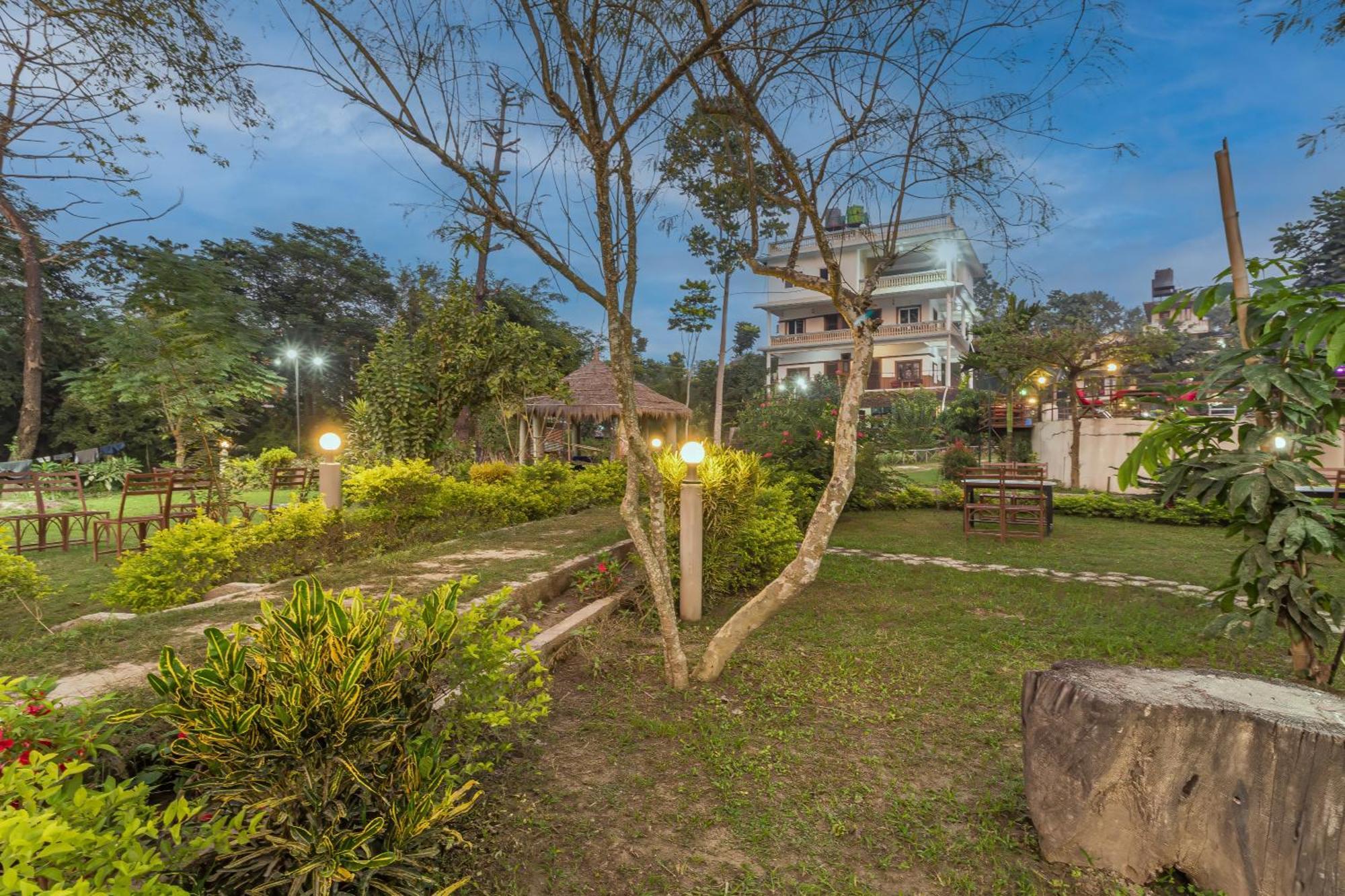 Hotel Riverside With Swimming Pool Sauraha Exterior photo