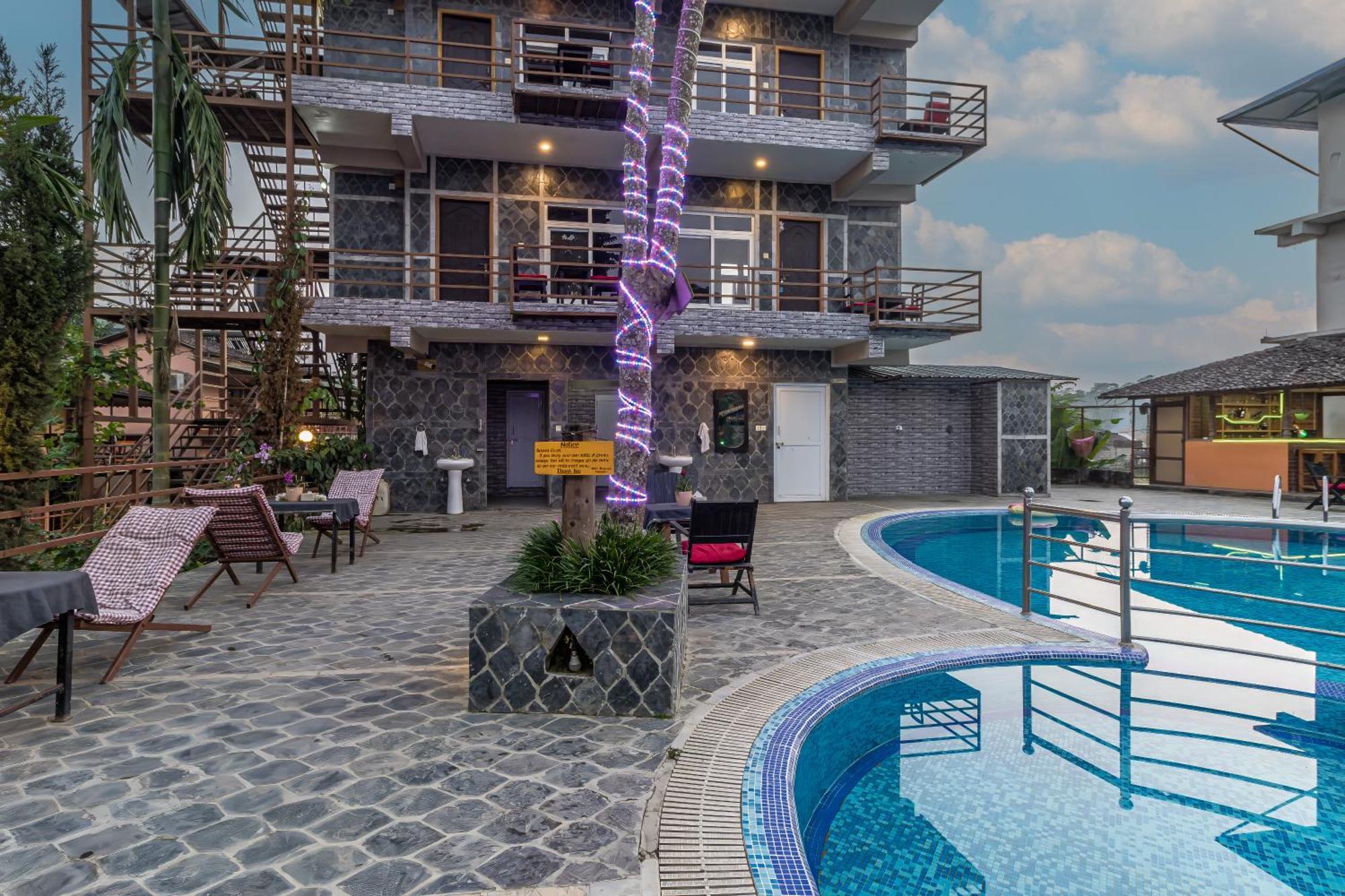 Hotel Riverside With Swimming Pool Sauraha Exterior photo